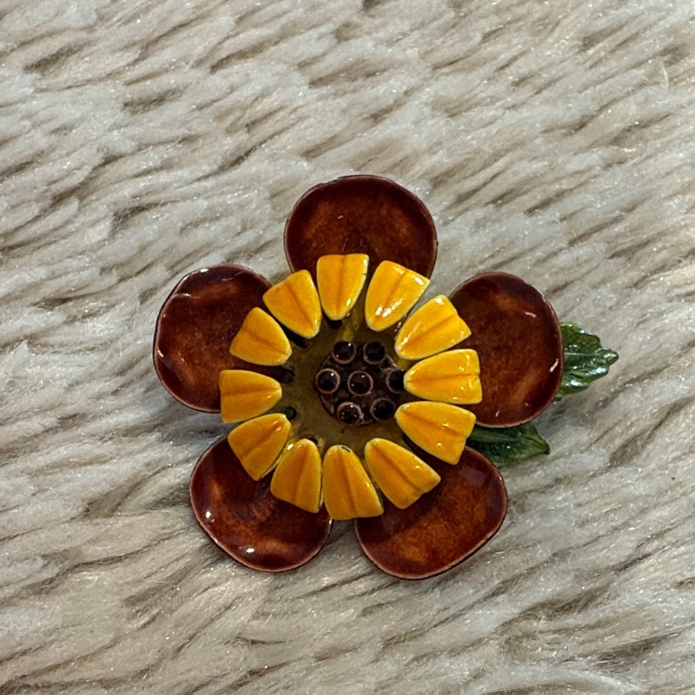 Vintage 60s Enamel Fall Mum Flower Brooch Mod Hippie Retro